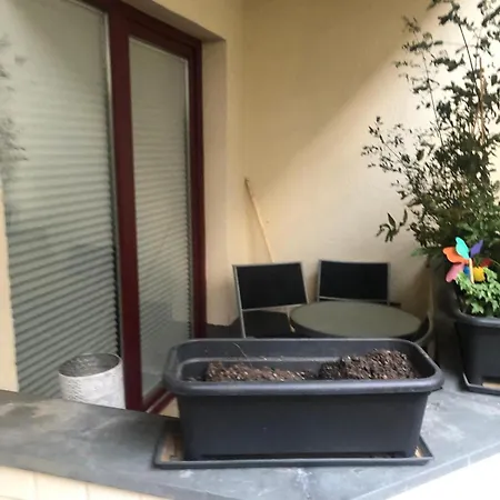 Central-quiet-5min To Tram-shopping- *