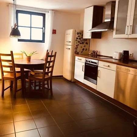 Apartment Central-quiet-5min To Tram-shopping- *