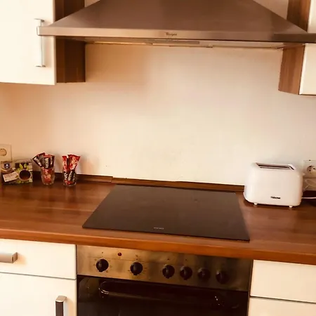 Central-quiet-5min To Tram-shopping- Apartament *