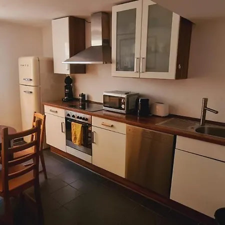 Central-quiet-5min To Tram-shopping- Apartament