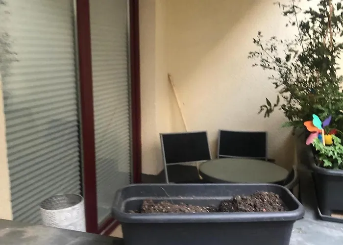 Central-quiet-5min To Tram-shopping- *