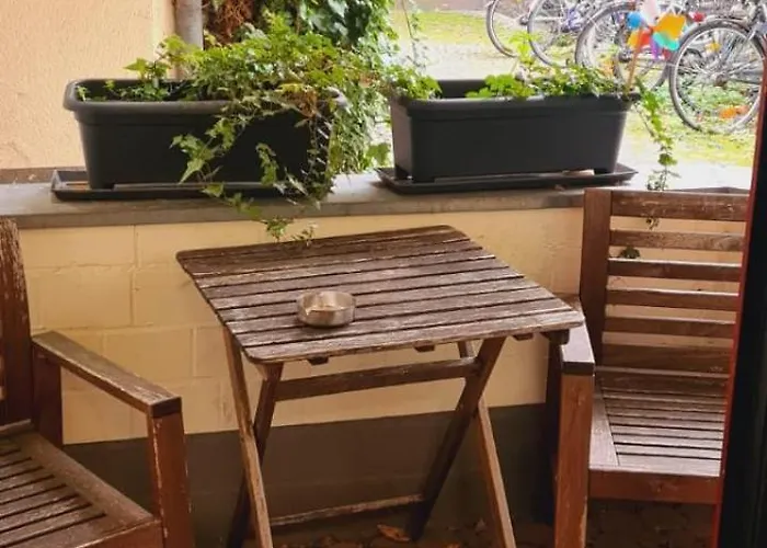 Central-quiet-5min To Tram-shopping- Lägenhet *