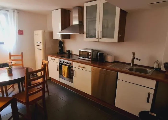 Central-quiet-5min To Tram-shopping- Apartament