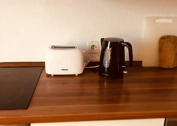 Central-quiet-5min To Tram-shopping- קלן